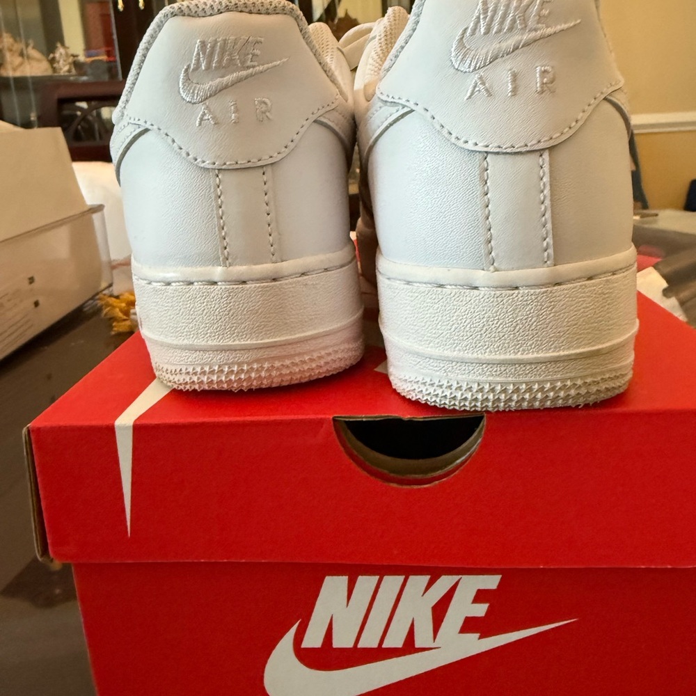 Nike Air Force 1 (AF1) ‘07 sneaker in white - size 8 women - barely worn! - Picture 6 of 6
